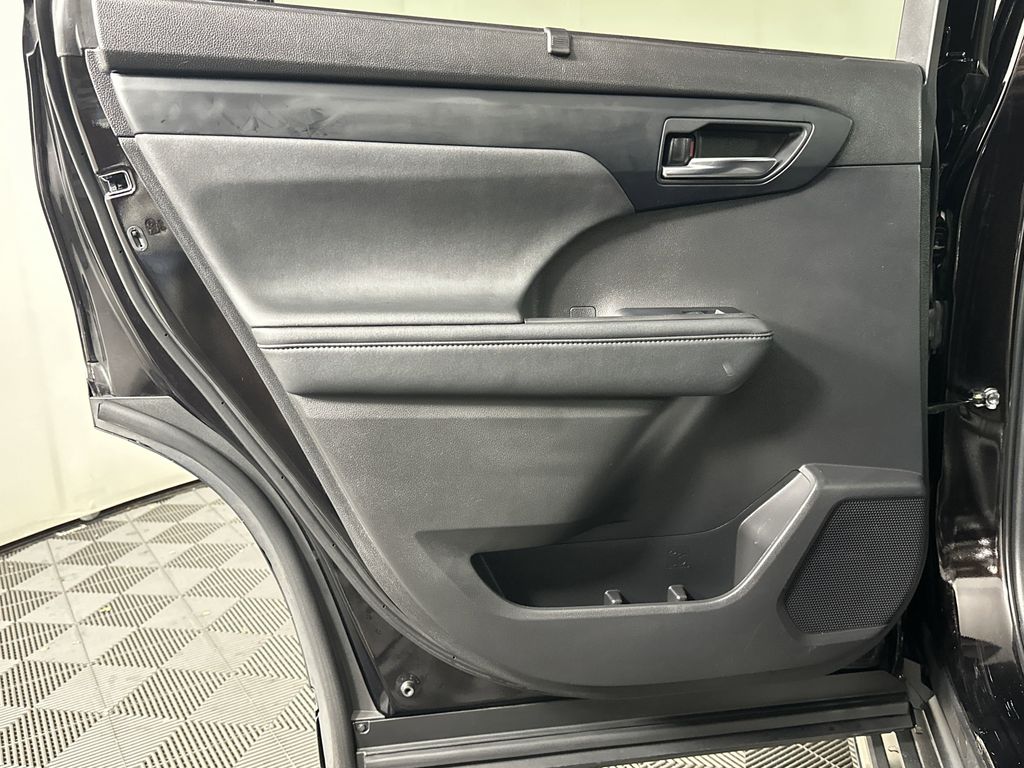 used 2022 Toyota Highlander car, priced at $34,711