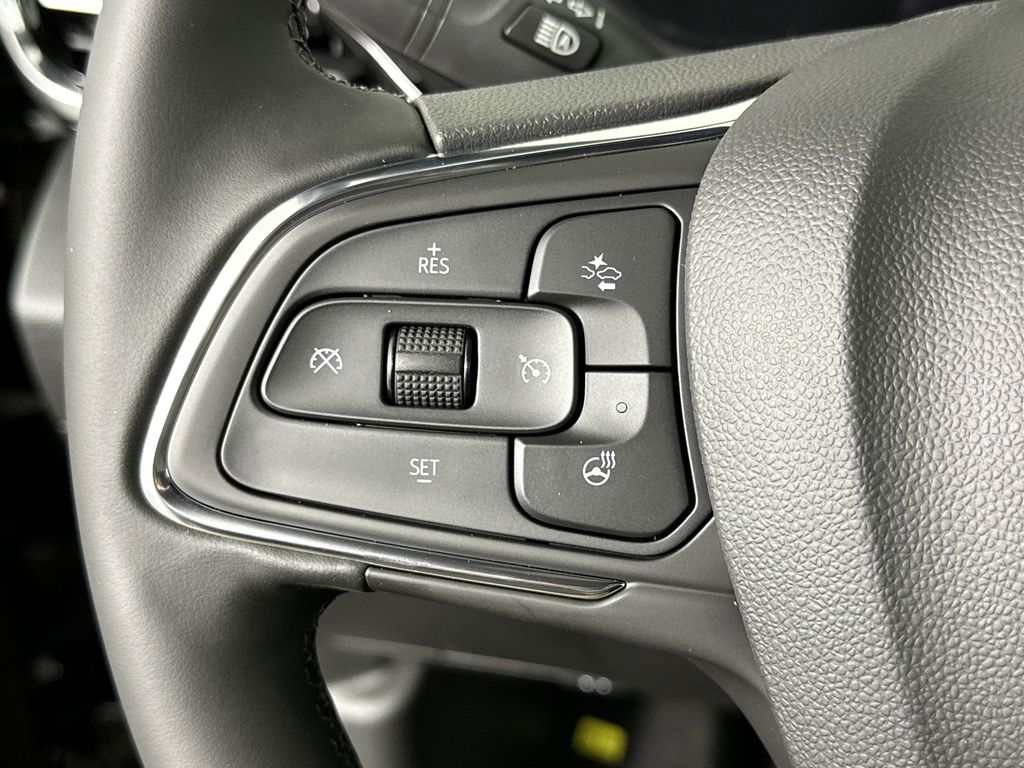 new 2025 Buick Envista car, priced at $31,085
