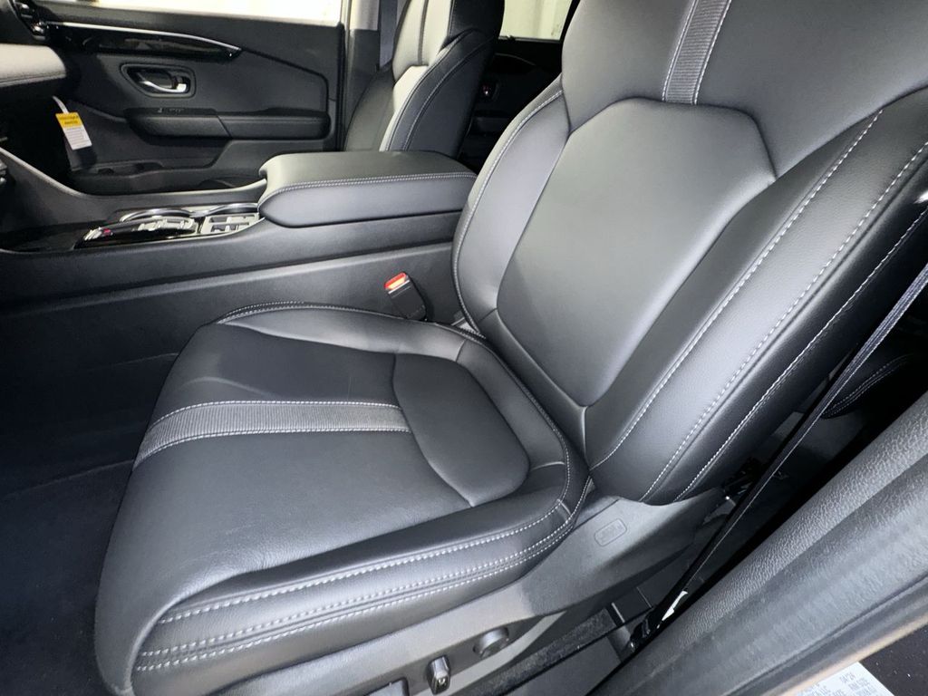 new 2025 Honda Pilot car, priced at $51,095
