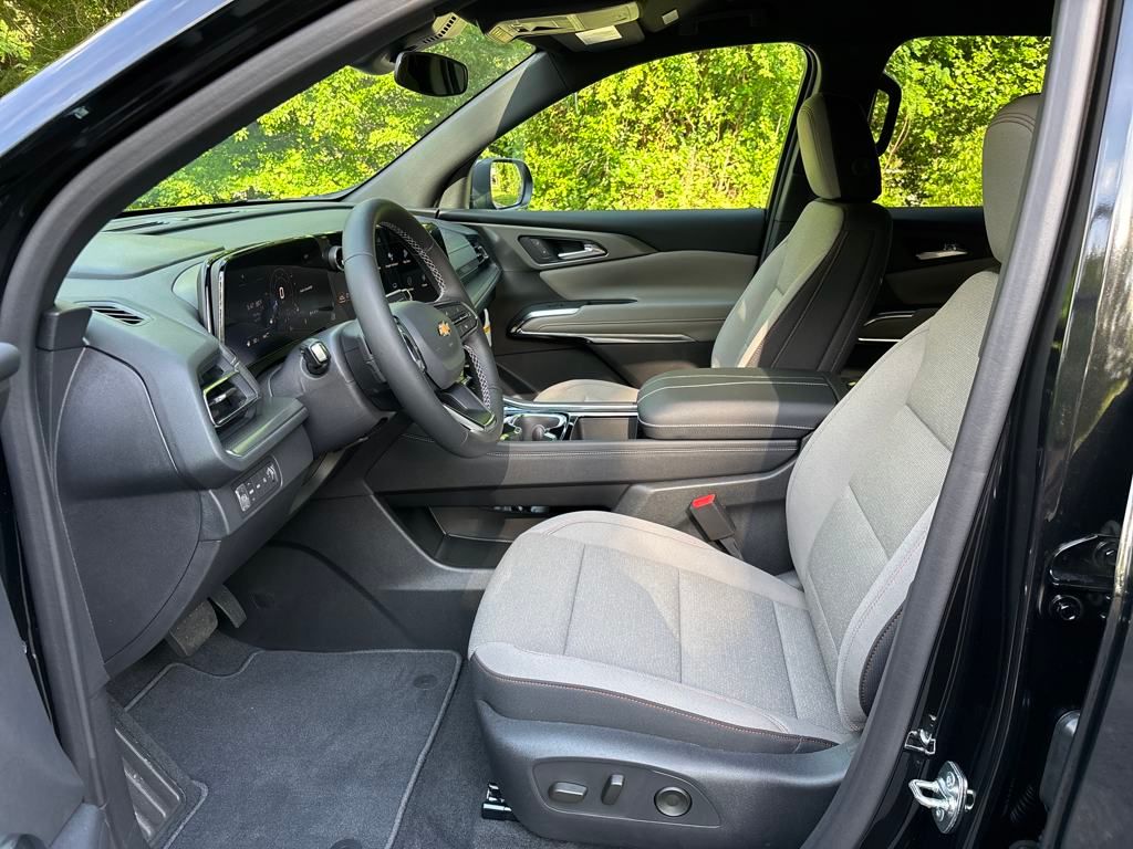 new 2025 Chevrolet Traverse car, priced at $44,695