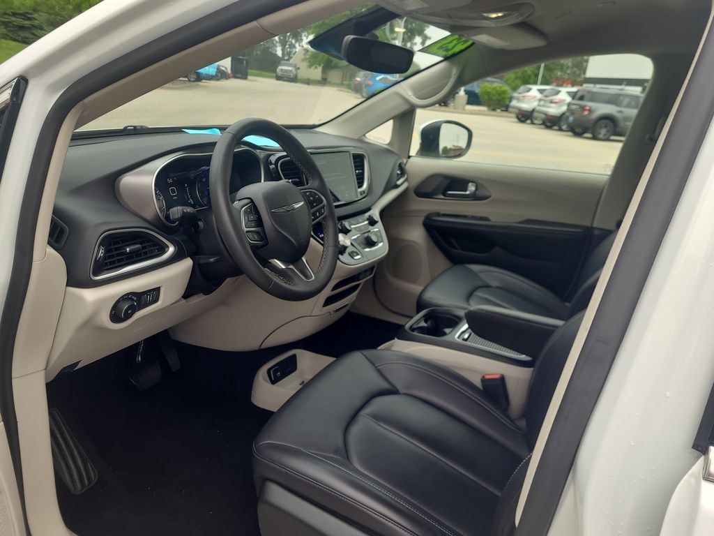 used 2023 Chrysler Pacifica car, priced at $24,987