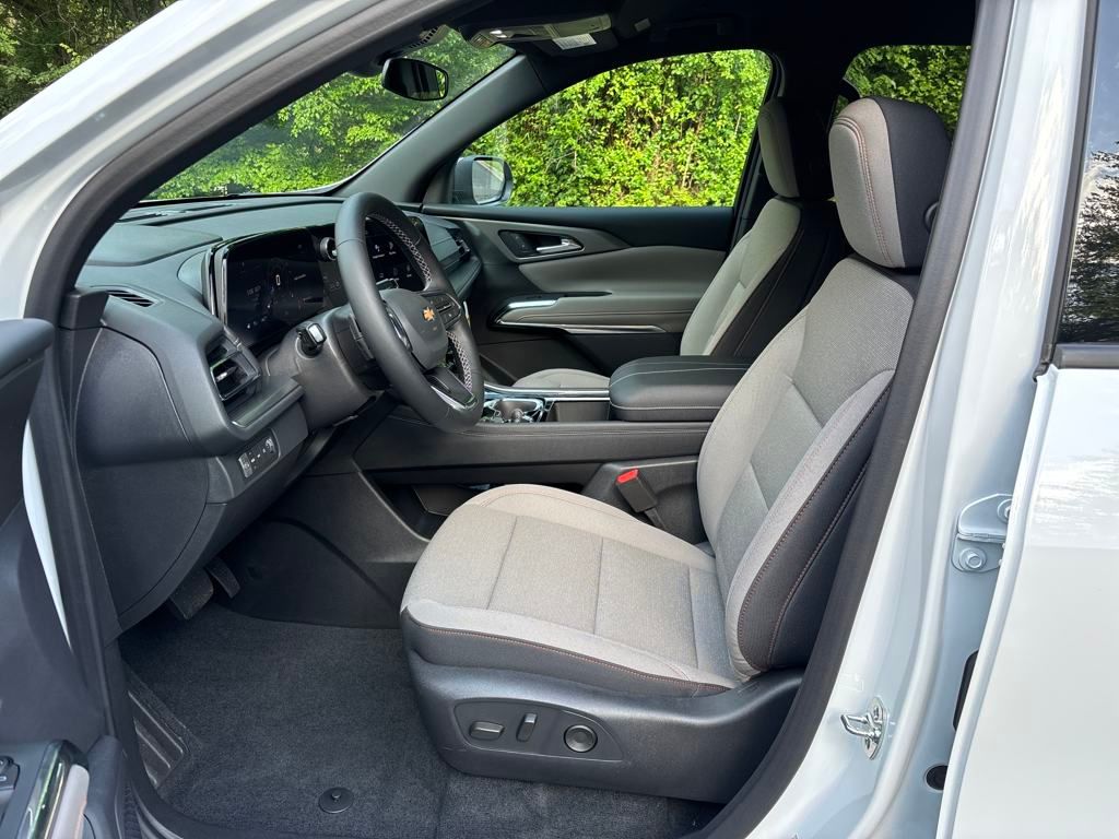 new 2025 Chevrolet Traverse car, priced at $44,695