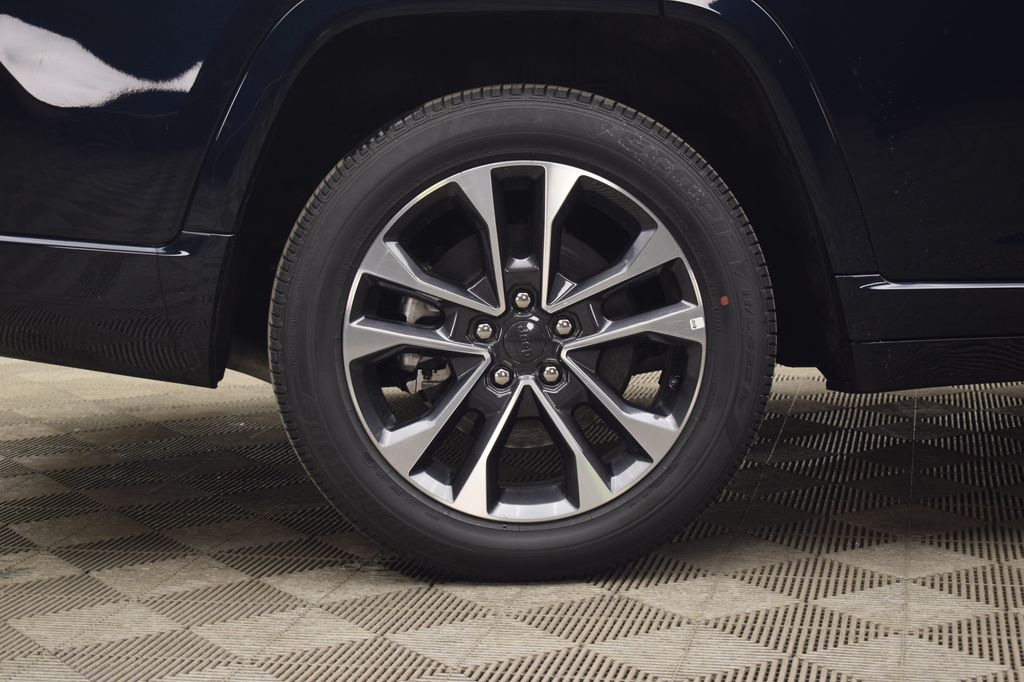 new 2024 Jeep Grand Cherokee L car, priced at $57,165