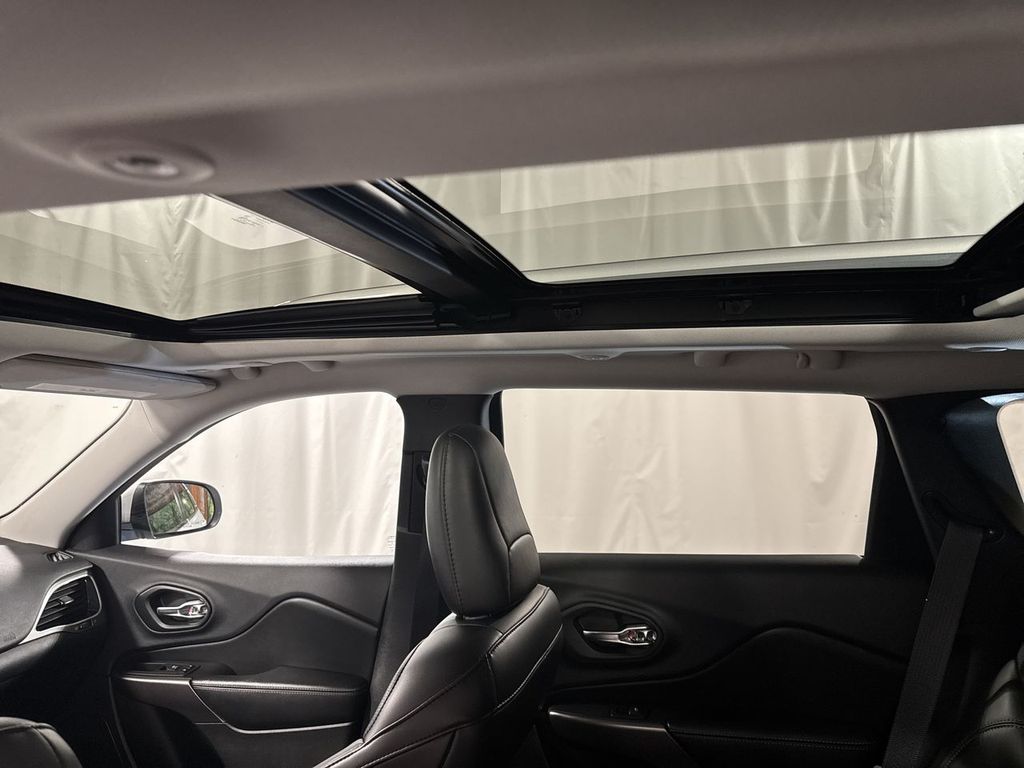 used 2019 Jeep Cherokee car, priced at $16,283