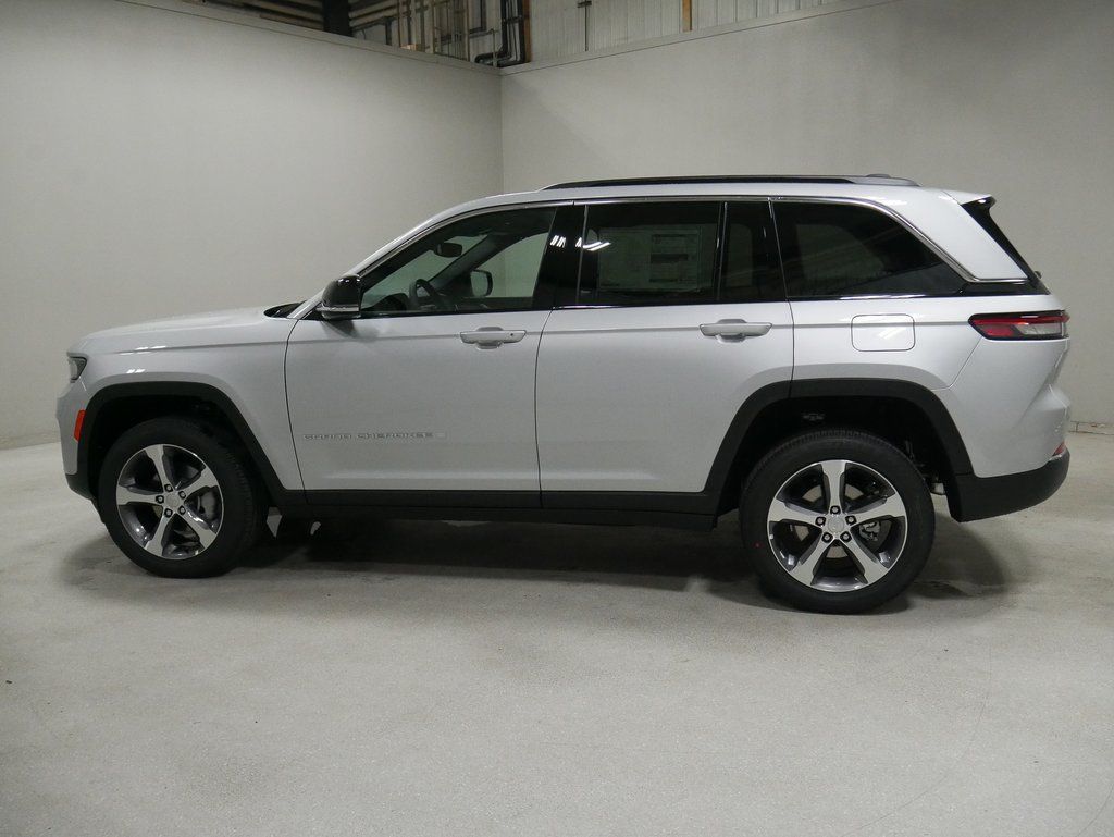 new 2024 Jeep Grand Cherokee car, priced at $47,420