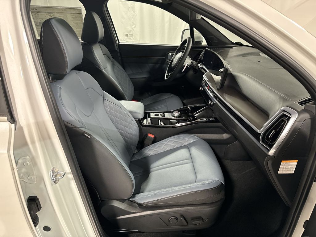 new 2025 Kia Sorento Hybrid car, priced at $48,456