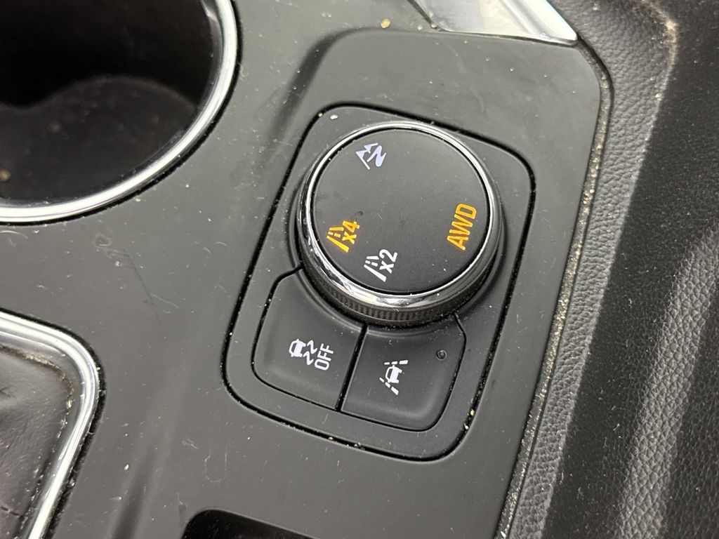 used 2021 Chevrolet Traverse car, priced at $25,997