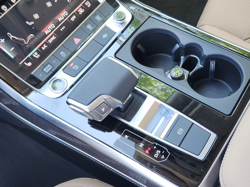 new 2025 Audi Q7 car, priced at $77,840