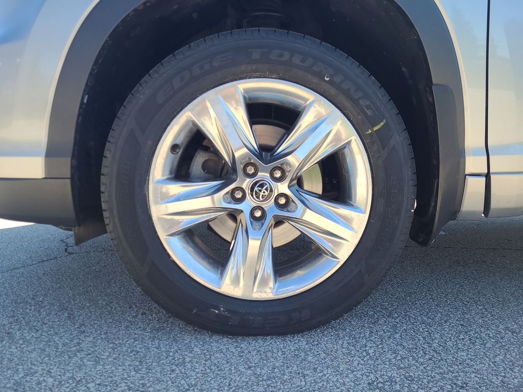 used 2016 Toyota Highlander car, priced at $24,978
