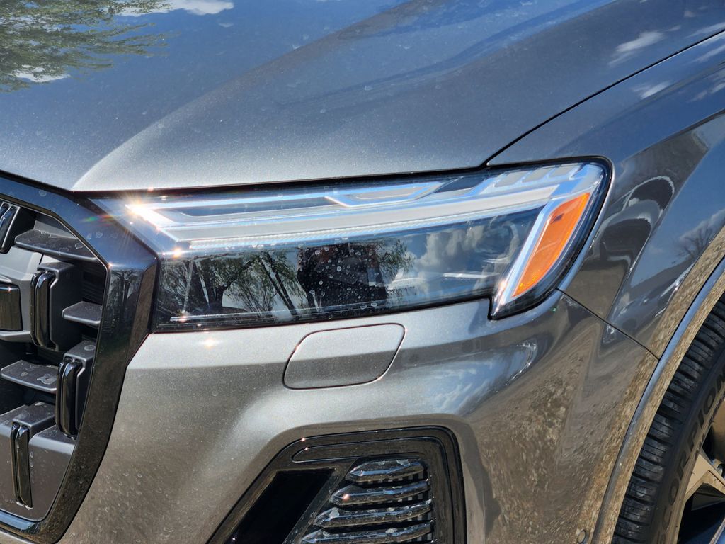 new 2025 Audi Q7 car, priced at $77,840