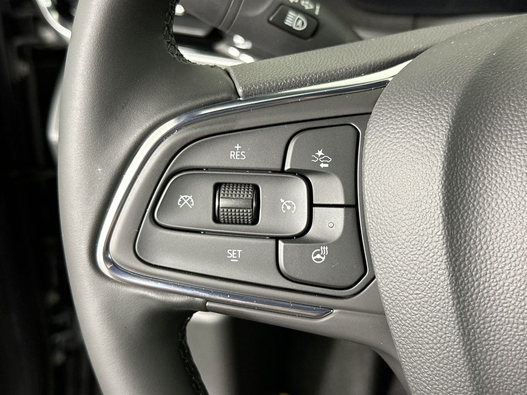 new 2025 Buick Envista car, priced at $30,065