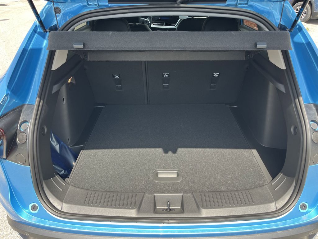 new 2025 Chevrolet Trax car, priced at $22,728