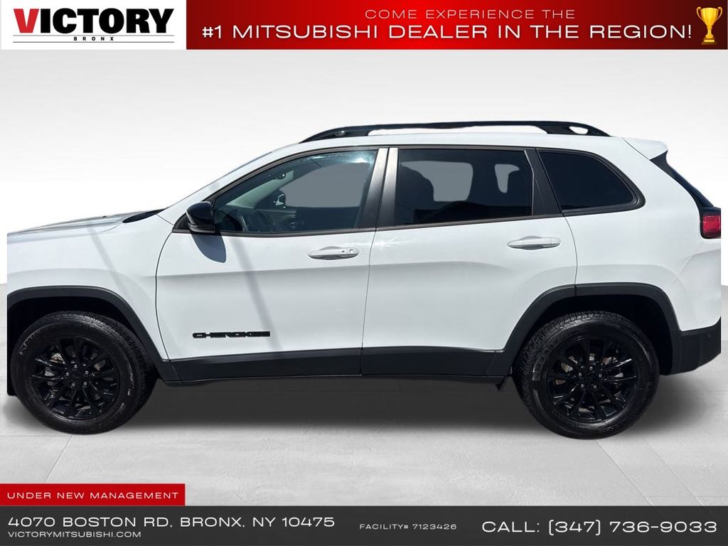 used 2023 Jeep Cherokee car, priced at $18,995
