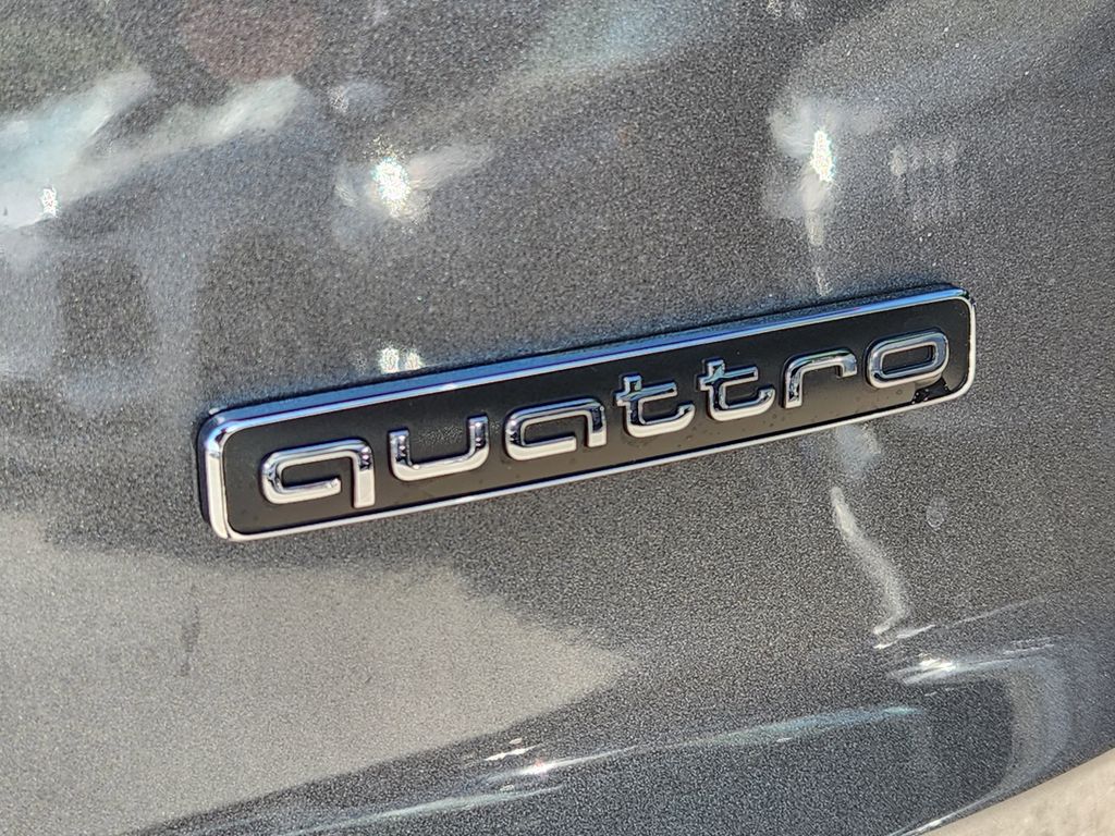 new 2025 Audi Q7 car, priced at $70,700
