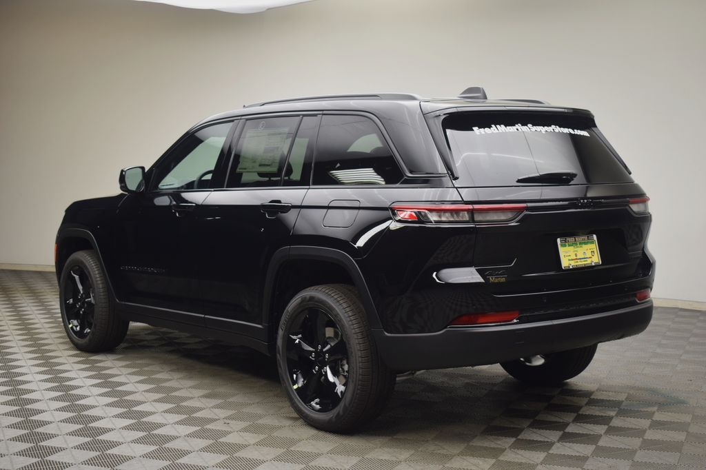 new 2025 Jeep Grand Cherokee car, priced at $44,150