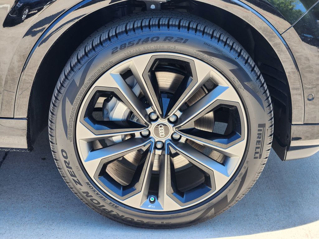 new 2025 Audi Q7 car, priced at $77,750