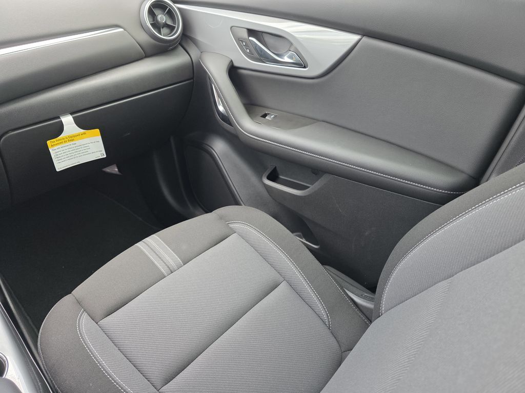 new 2025 Chevrolet Blazer car, priced at $33,219