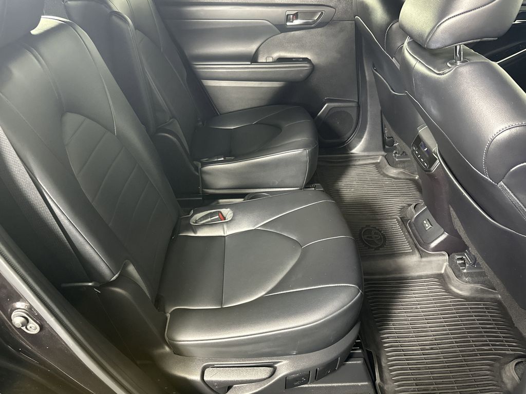 used 2022 Toyota Highlander car, priced at $34,711