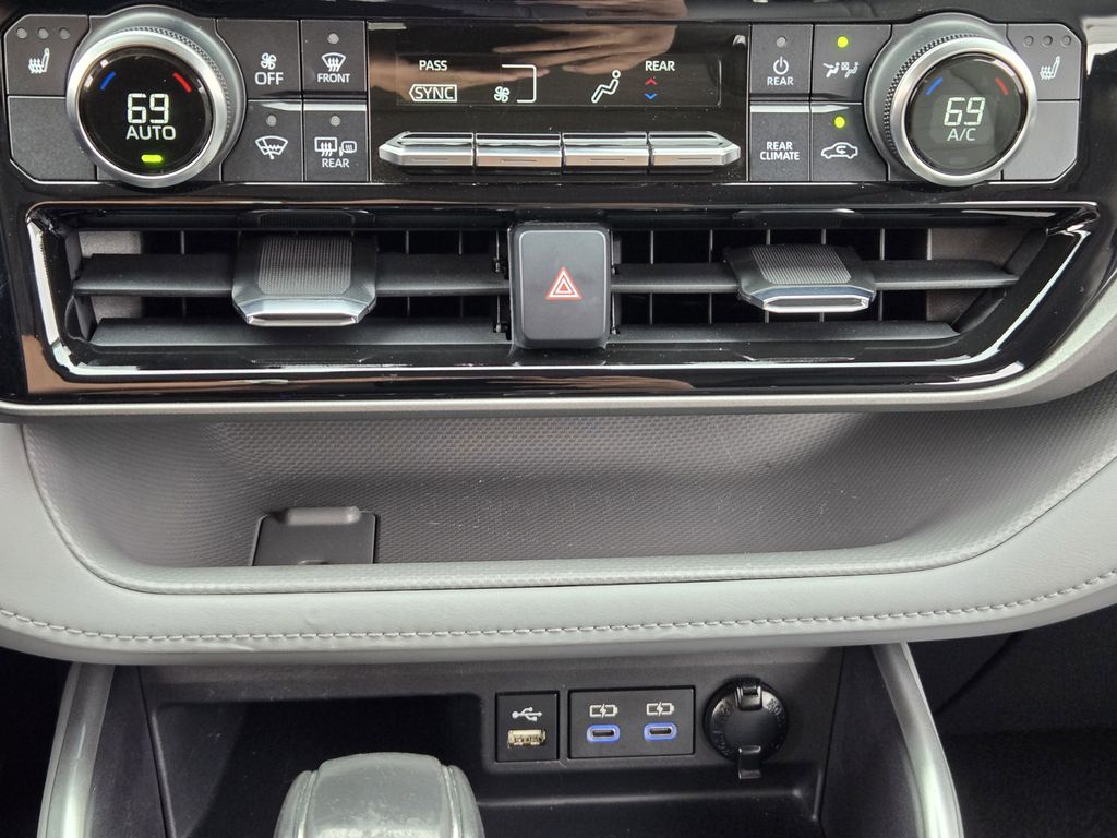 used 2022 Toyota Highlander car, priced at $35,572