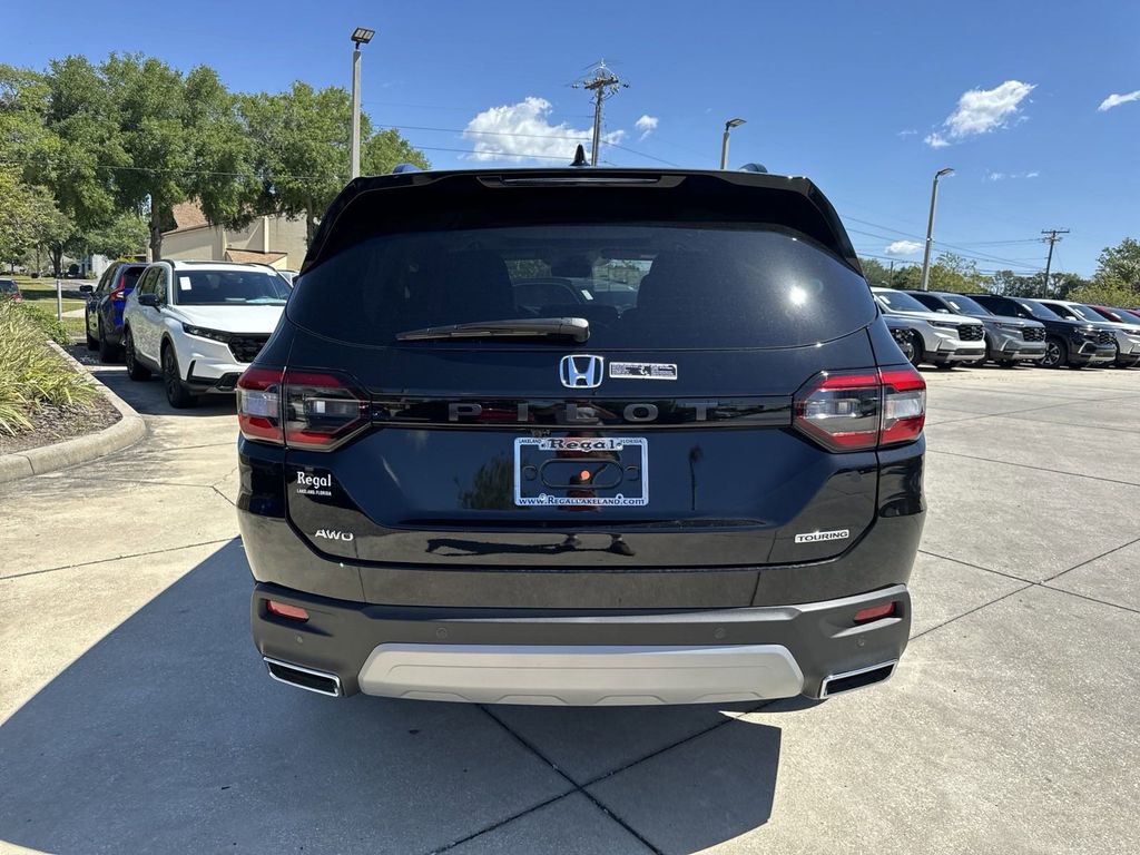 new 2025 Honda Pilot car, priced at $47,736
