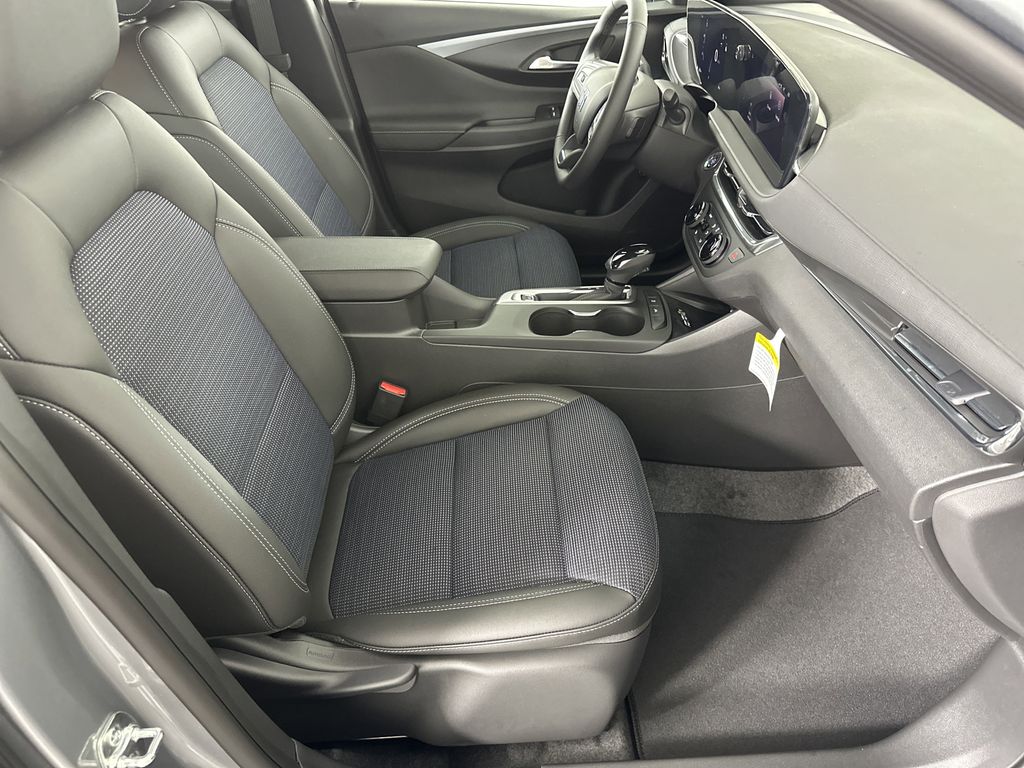 new 2025 Buick Envista car, priced at $27,375