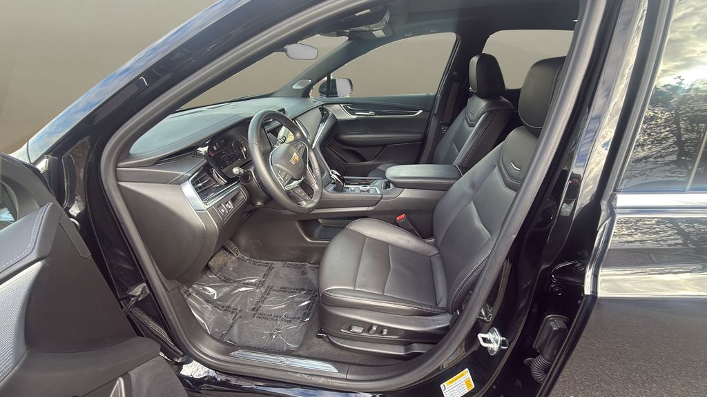 used 2025 Cadillac XT5 car, priced at $46,200