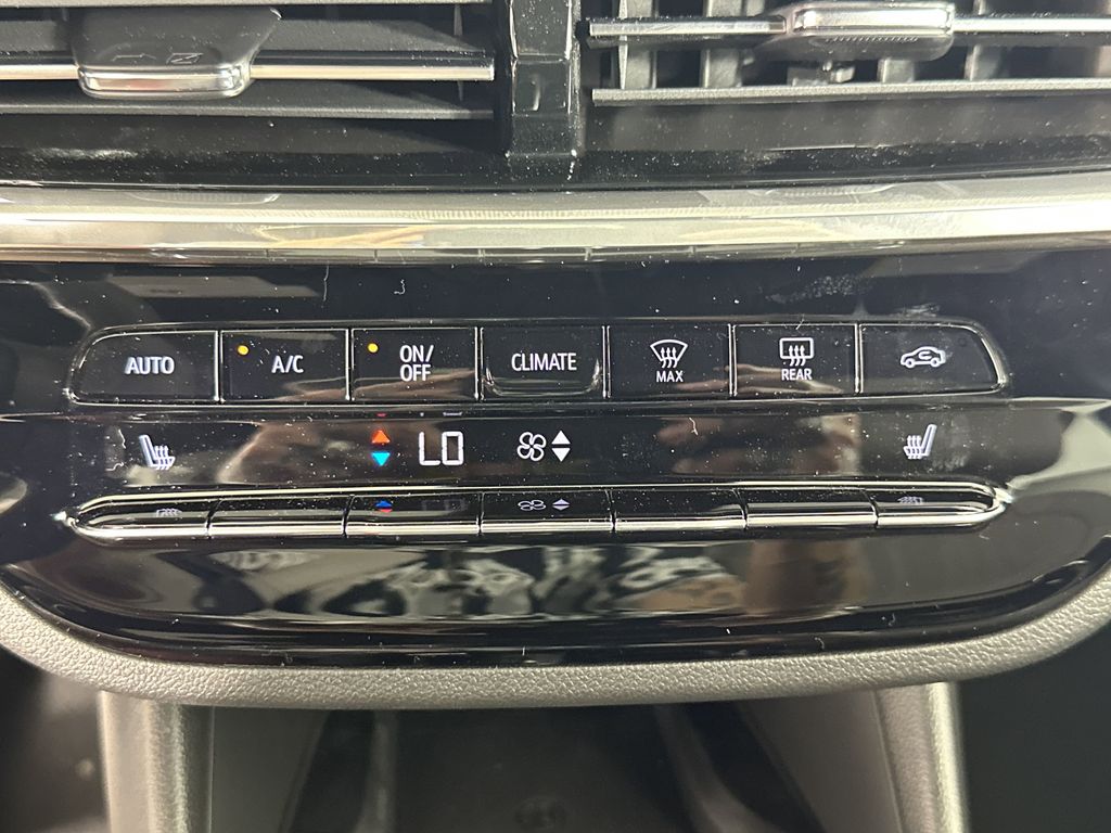 new 2025 Buick Envista car, priced at $29,495