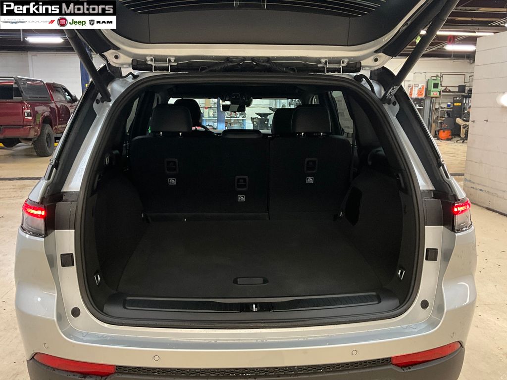 new 2025 Jeep Grand Cherokee car, priced at $66,005