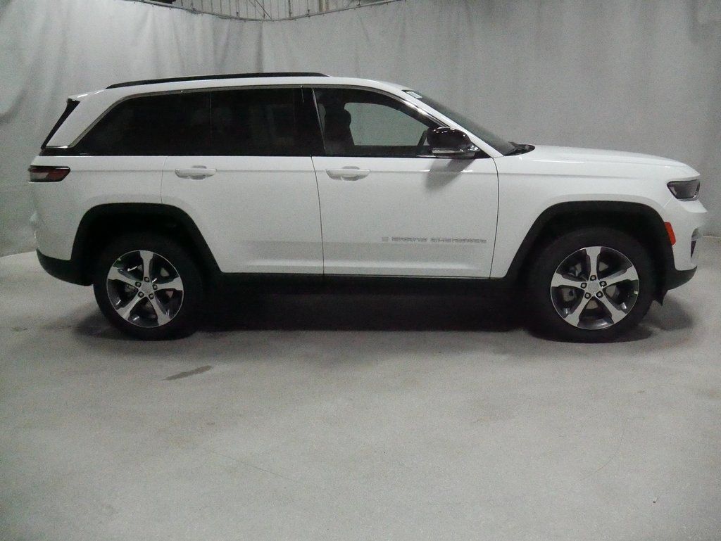 new 2024 Jeep Grand Cherokee car, priced at $46,825