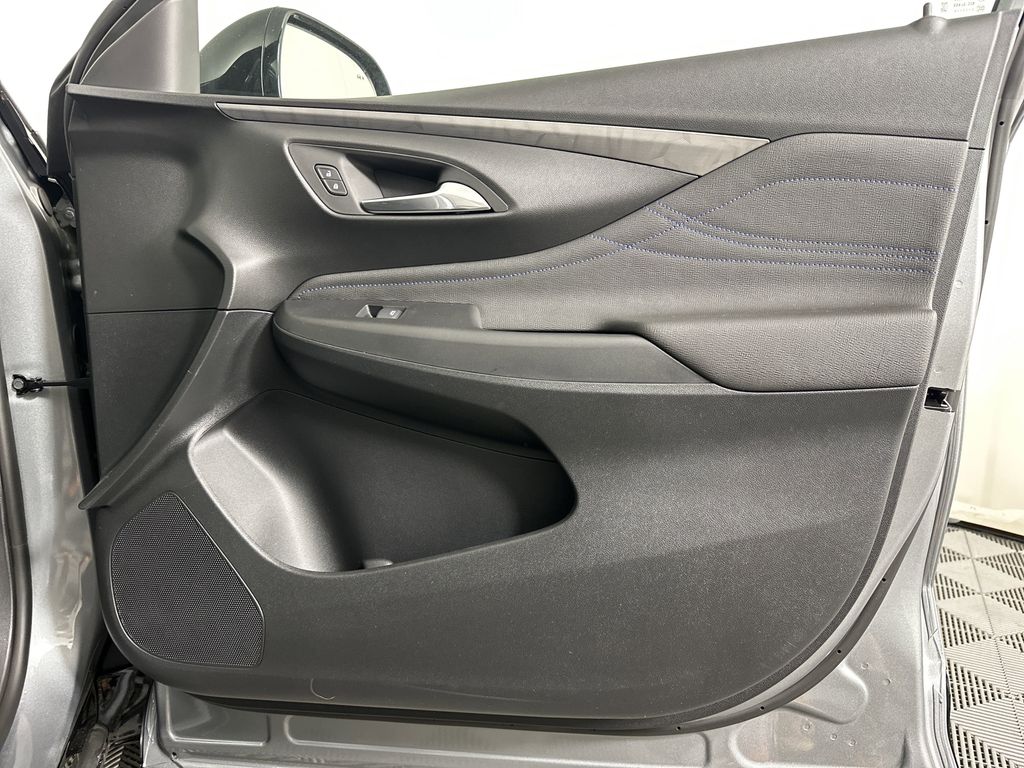 new 2025 Buick Envista car, priced at $28,080