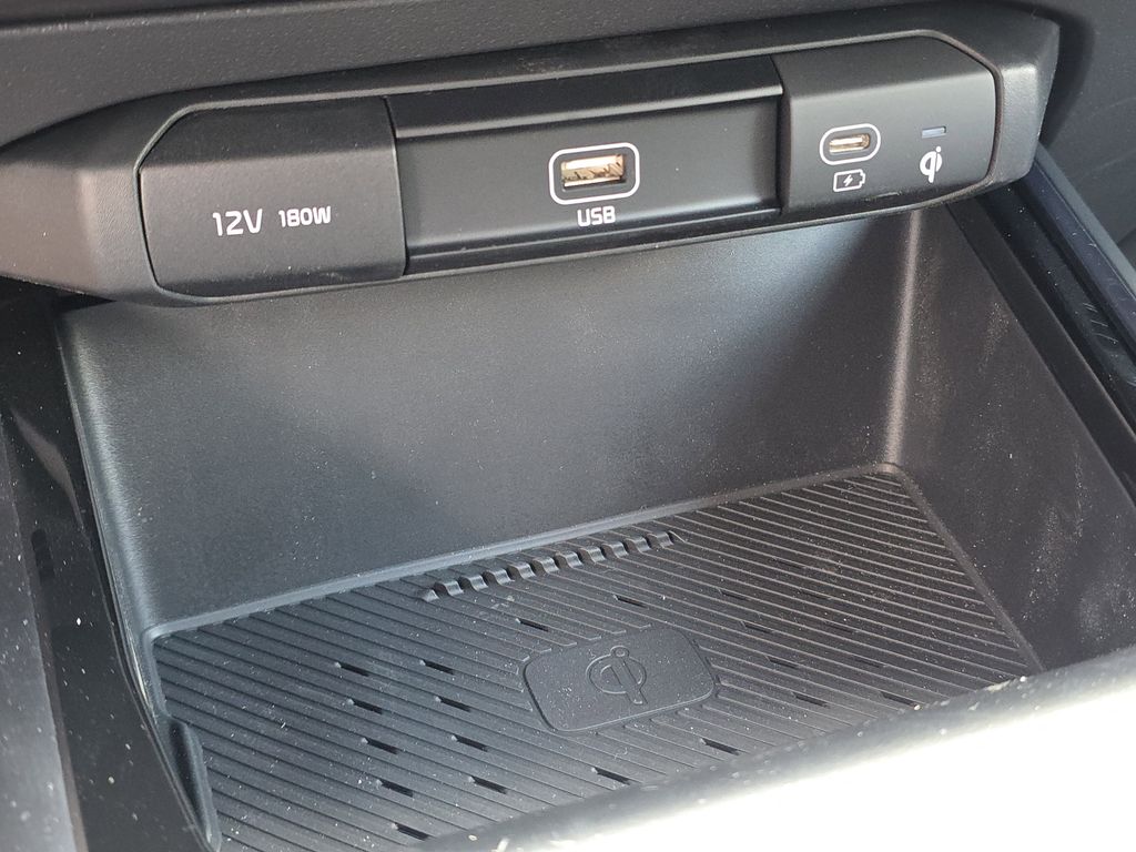 new 2025 Kia Niro car, priced at $30,220