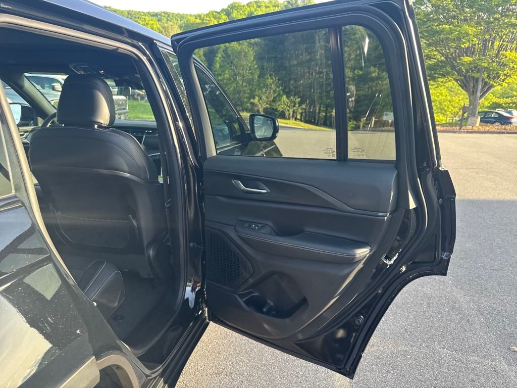new 2025 Jeep Grand Cherokee car, priced at $42,290