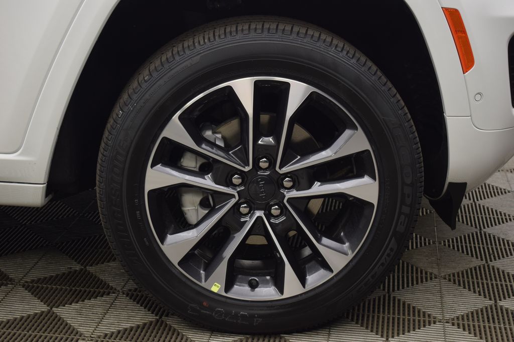 new 2025 Jeep Grand Cherokee car, priced at $55,520
