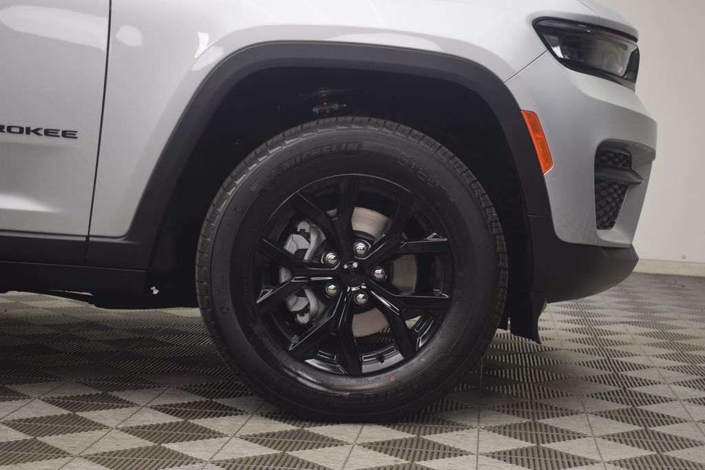 new 2025 Jeep Grand Cherokee car, priced at $37,308