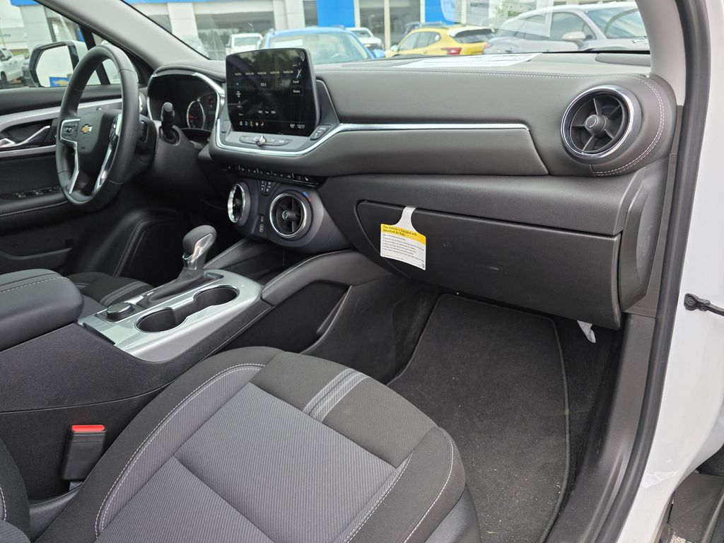 new 2025 Chevrolet Blazer car, priced at $33,219