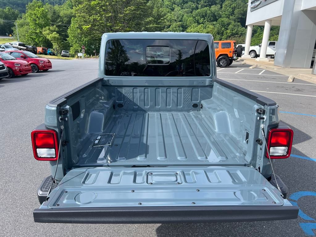 new 2025 Jeep Gladiator car, priced at $46,990
