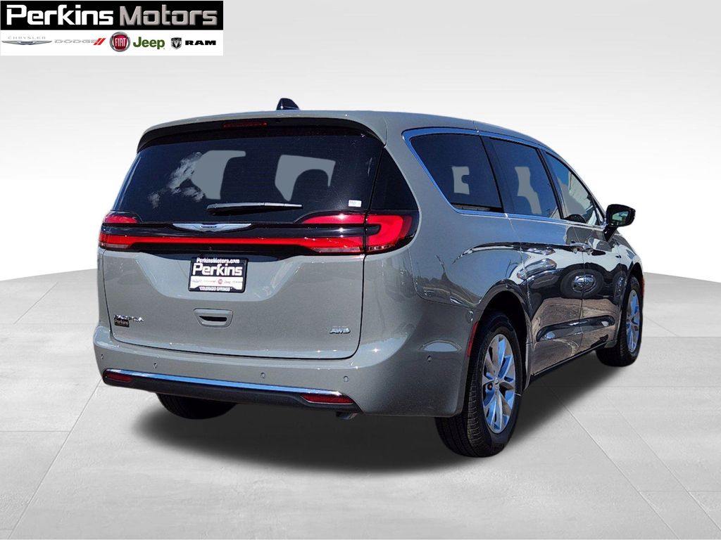 new 2025 Chrysler Pacifica car, priced at $43,904