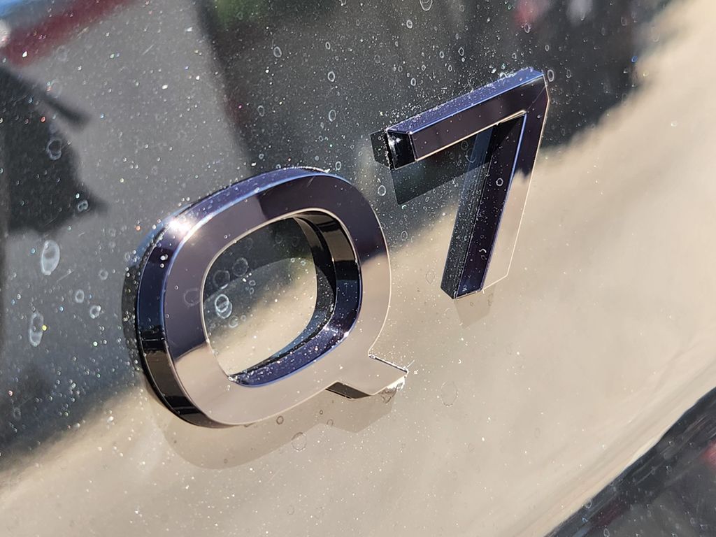 new 2025 Audi Q7 car, priced at $77,750