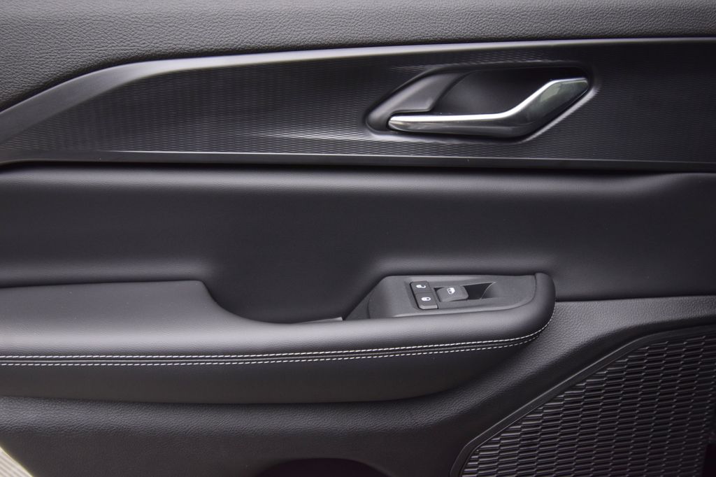 new 2025 Jeep Grand Cherokee car, priced at $40,067
