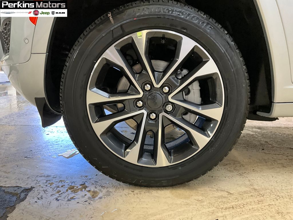 new 2025 Jeep Grand Cherokee car, priced at $59,841