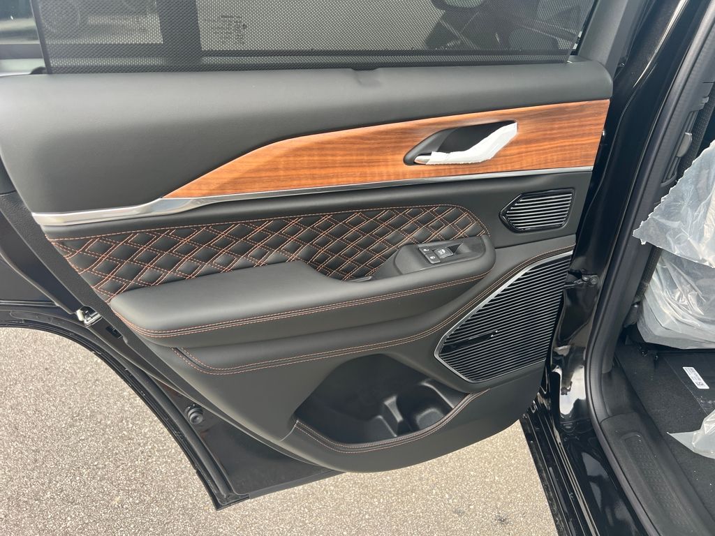 new 2025 Jeep Grand Cherokee car, priced at $64,990