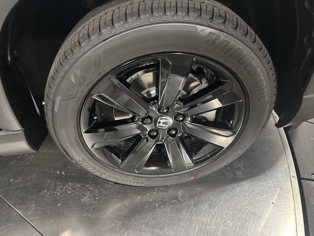 new 2025 Honda Pilot car, priced at $56,075