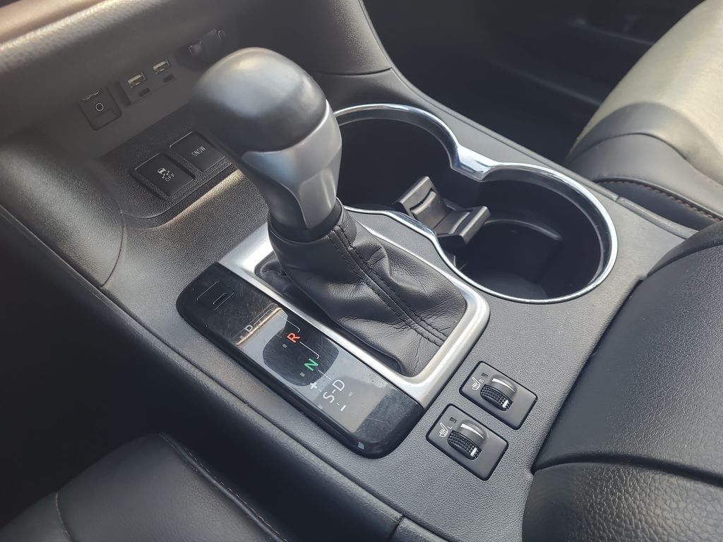 used 2019 Toyota Highlander car, priced at $29,986