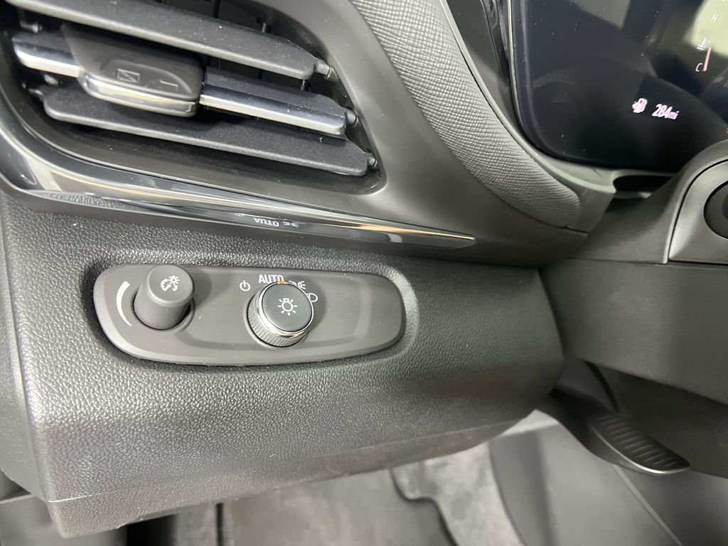 new 2025 Buick Envista car, priced at $25,190