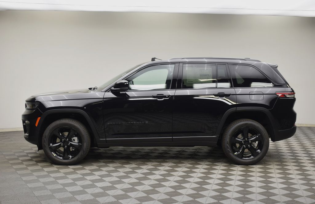 new 2025 Jeep Grand Cherokee car, priced at $44,150