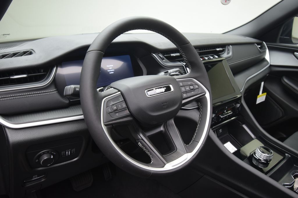 new 2025 Jeep Grand Cherokee L car, priced at $40,360