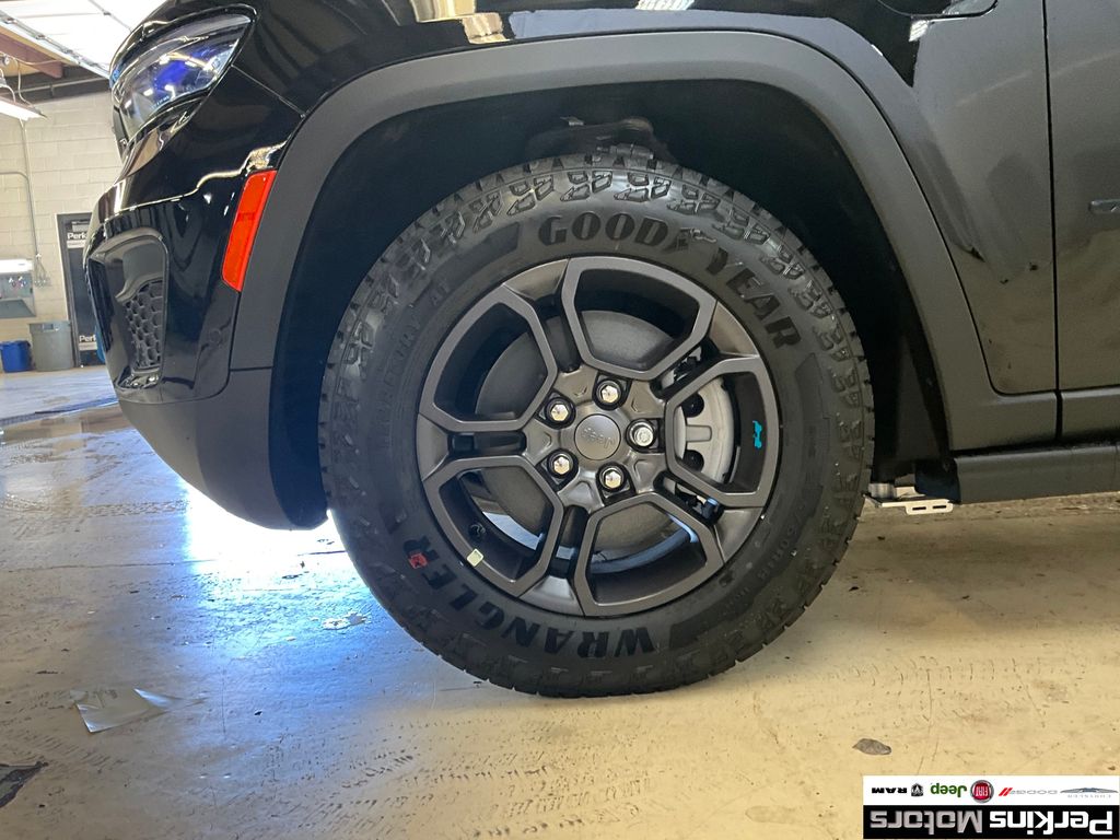 new 2025 Jeep Grand Cherokee car, priced at $66,005
