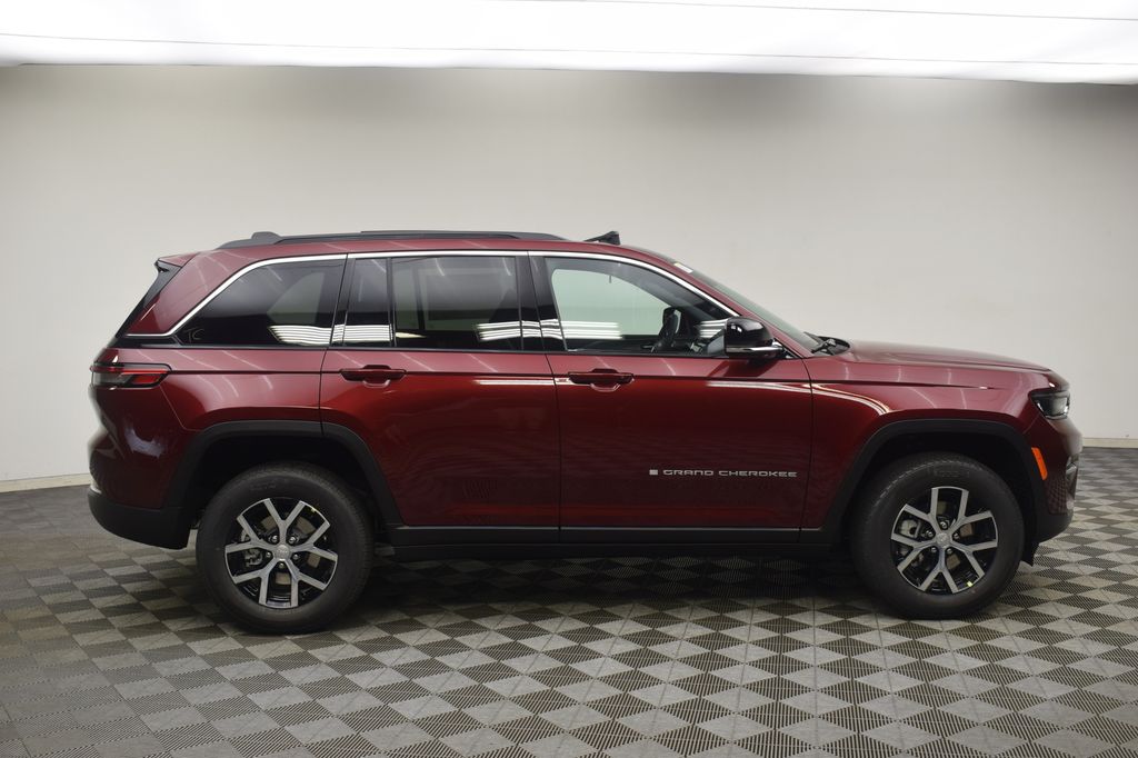 new 2025 Jeep Grand Cherokee car, priced at $45,285