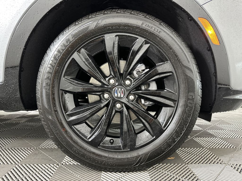 new 2025 Buick Envista car, priced at $27,285