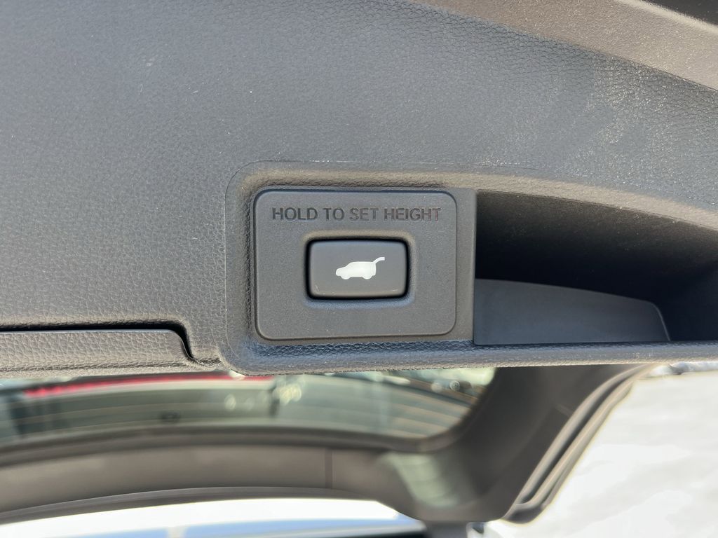 new 2025 Acura RDX car, priced at $46,650